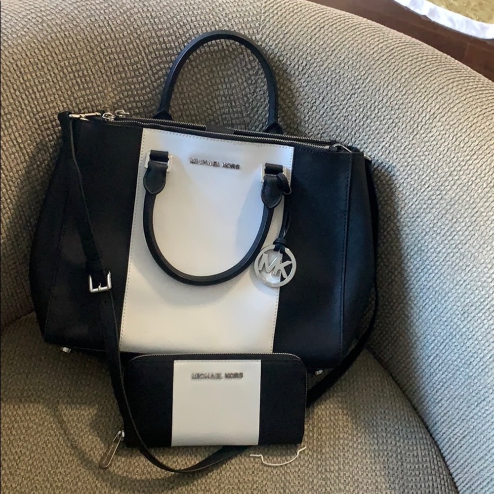 Michael kors matching purse set with wallet